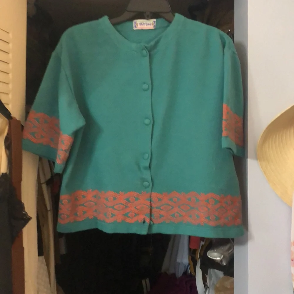 Two piece short, set size large. Free matching top with purchase